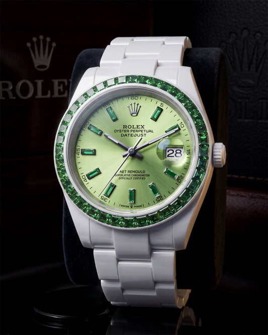 AET REMOULD TSAVORITE MISTY GREEN Rolex Gemstone Datejust 首枚镶嵌天然宝石的白陶瓷 劳力士日志 EPOCH 系列 | WORLDTIMER