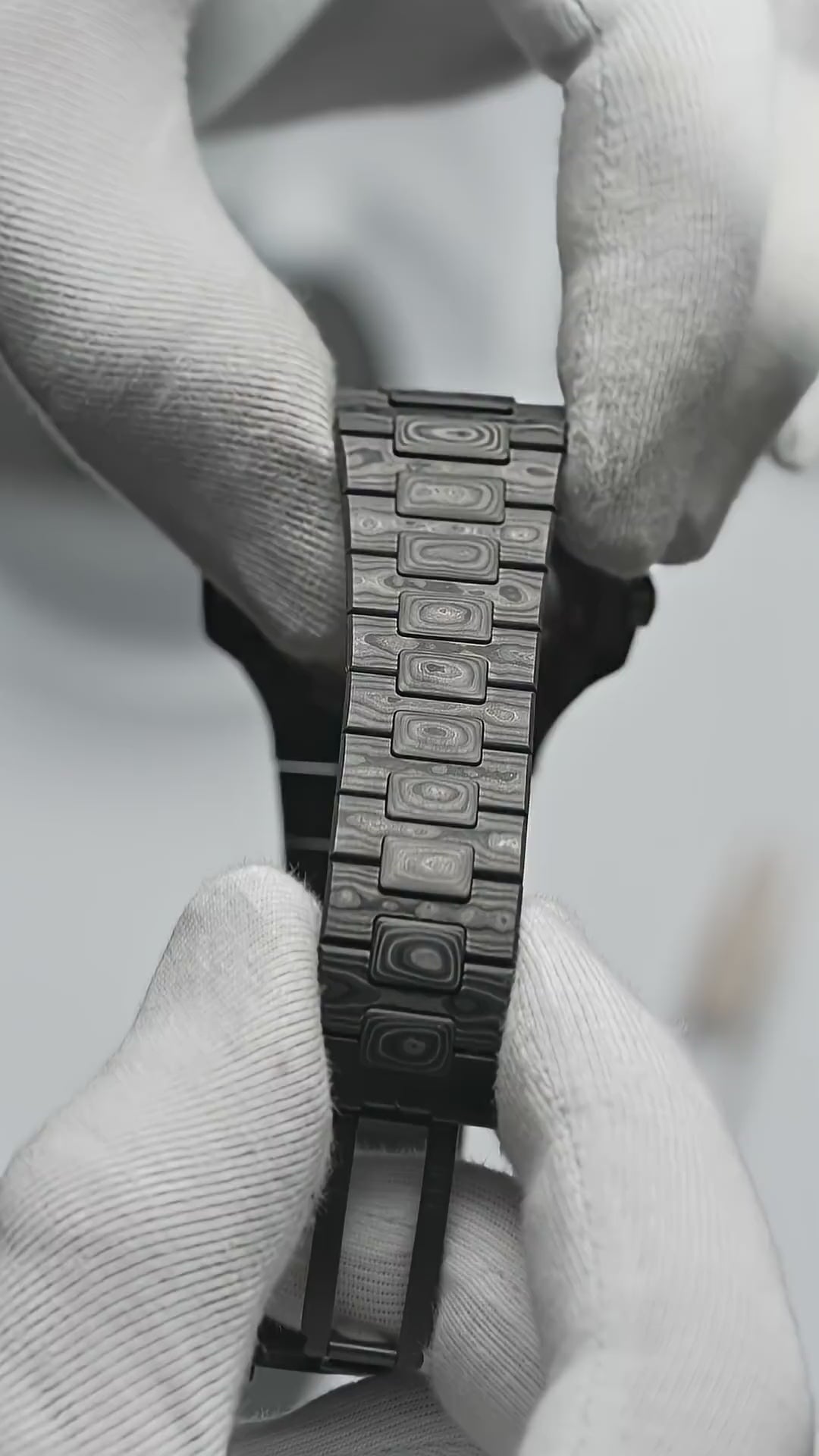 DiW Patek Nautilus BLACK GRAIL DIAMOND MARKERS All Carbon 百达翡丽Nautilus 5711 全碳纤维钻石刻度 | WORLDTIMER