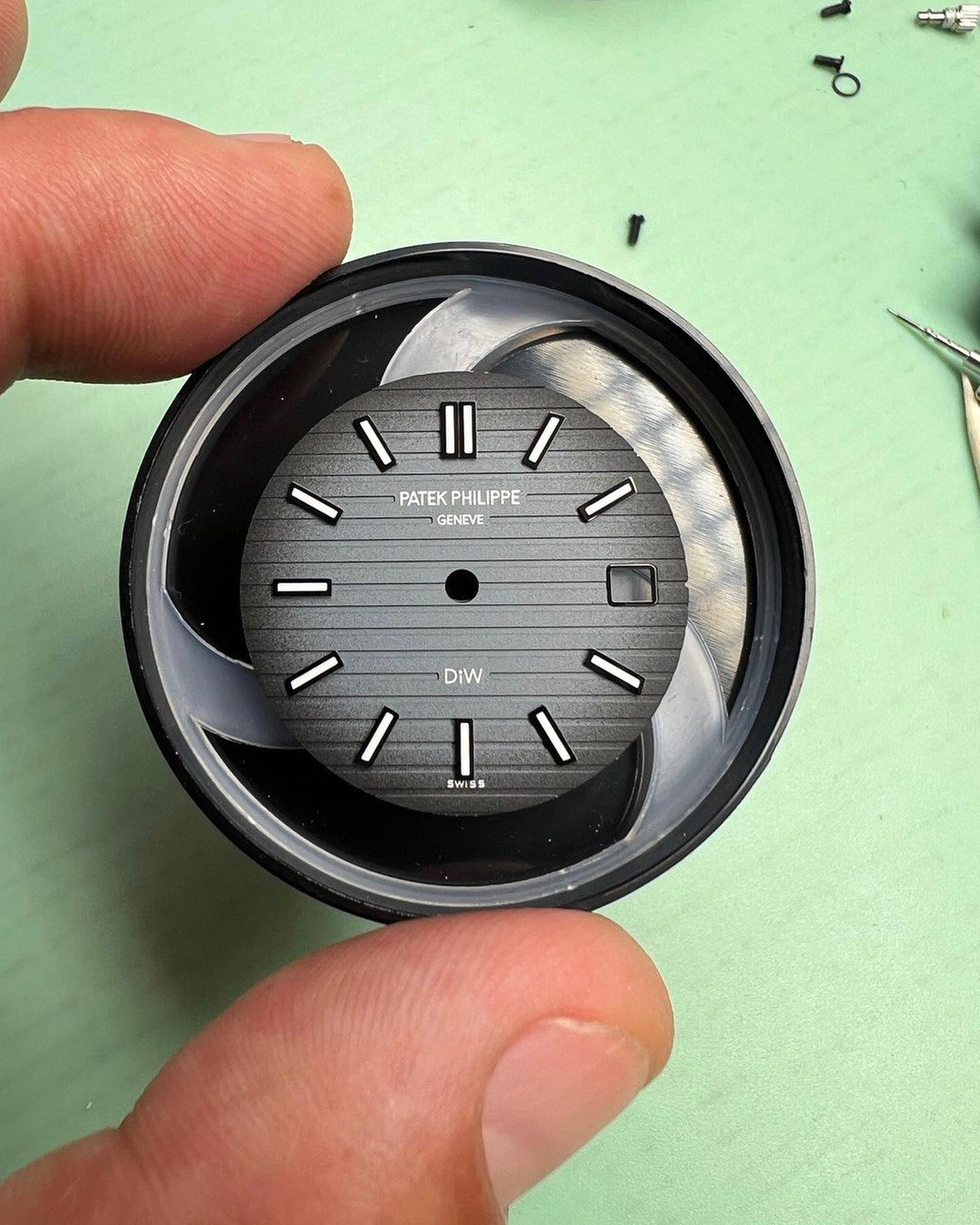DiW Patek Nautilus ALL CARBON GRIS 百達翡麗鹦鹉螺 碳纤维5711 | WORLDTIMER