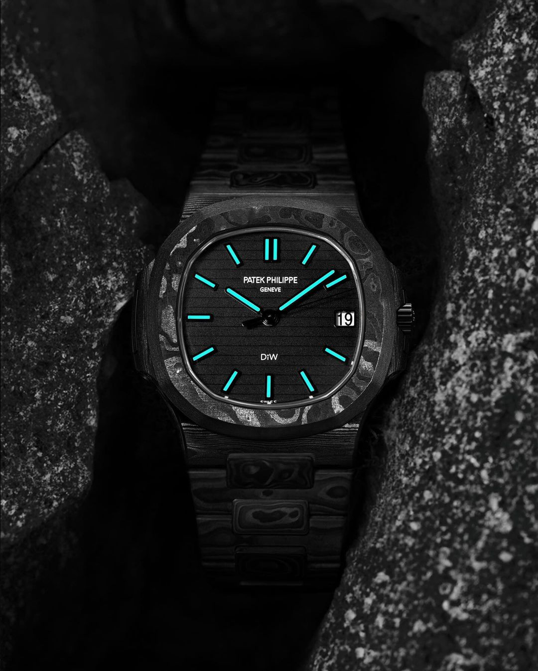 ALL CARBON BLACK Patek Nautilus DiW NTPT碳纤维 百达翡丽 鹦鹉螺5711 | WORLDTIMER