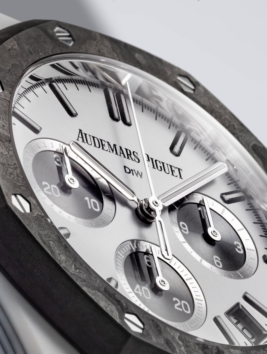 Audemars Piguet CarboQuartz Royal Oak Chronograph "BLACK & WHITE" 石英纤维 爱彼 皇家橡树计时码表 | WORLDTIMER