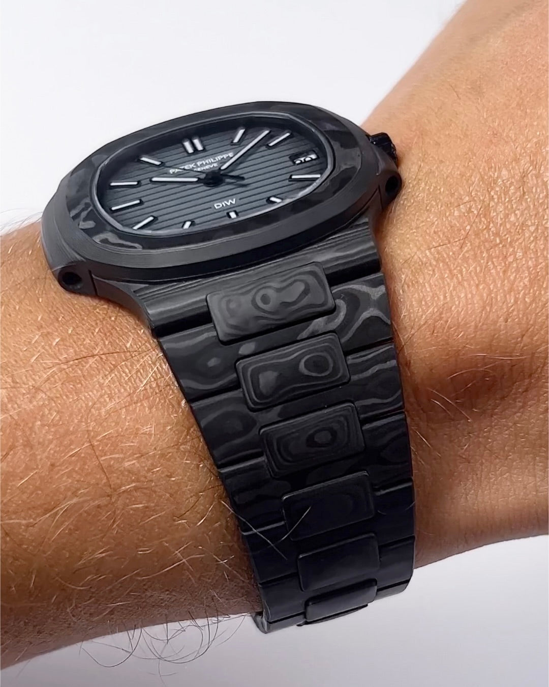 DiW Patek Nautilus ALL CARBON GRIS | WORLDTIMER