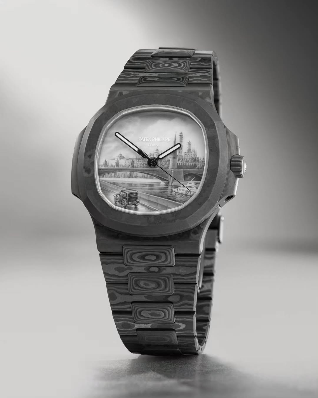 UNIQUE DiW Patek Philippe Enamel Nautilus DiW 珐琅表盘百达翡丽鹦鹉螺 独一无二腕表 | WORLDTIMER