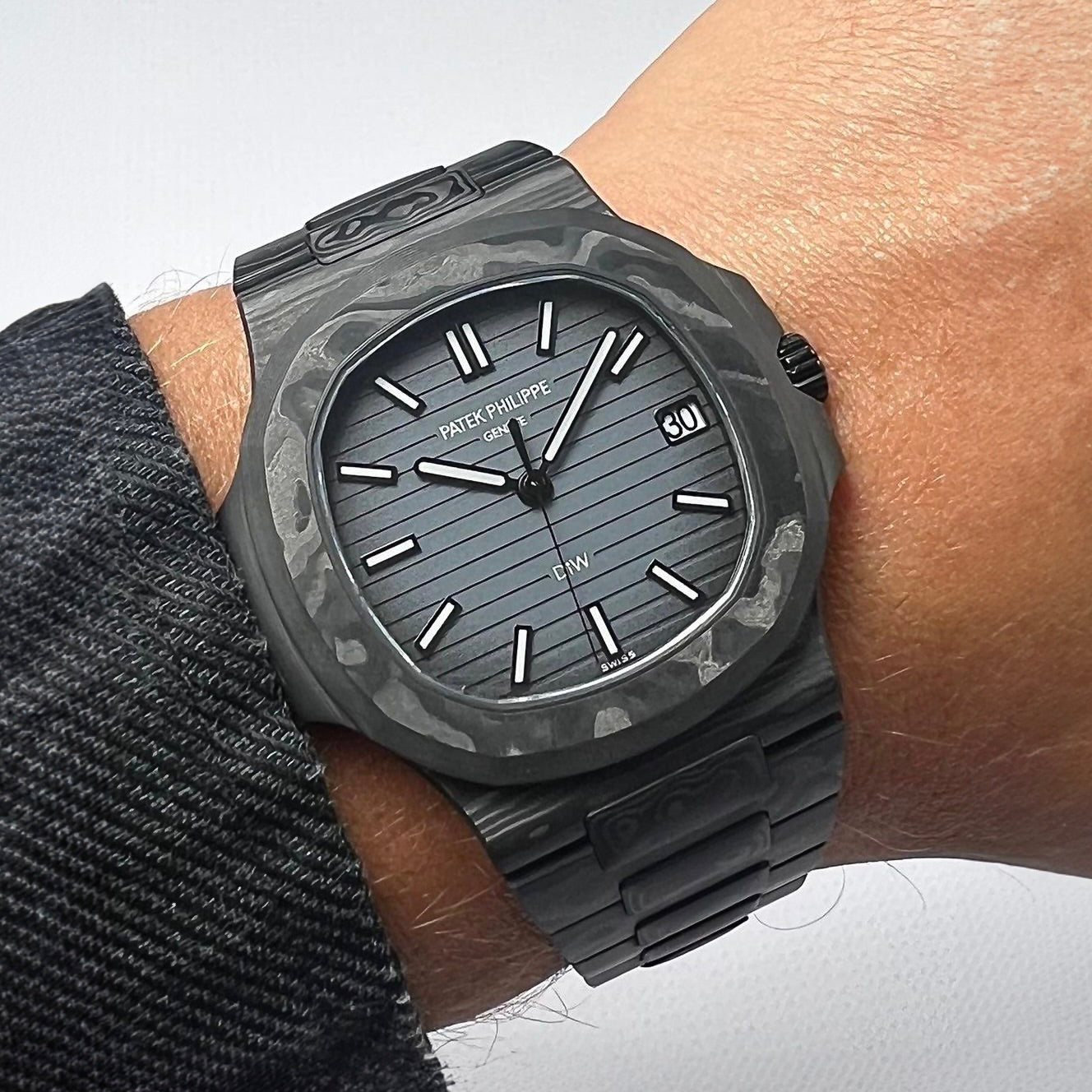 DiW Patek Nautilus ALL CARBON GRIS 百達翡麗鹦鹉螺 碳纤维5711 | WORLDTIMER