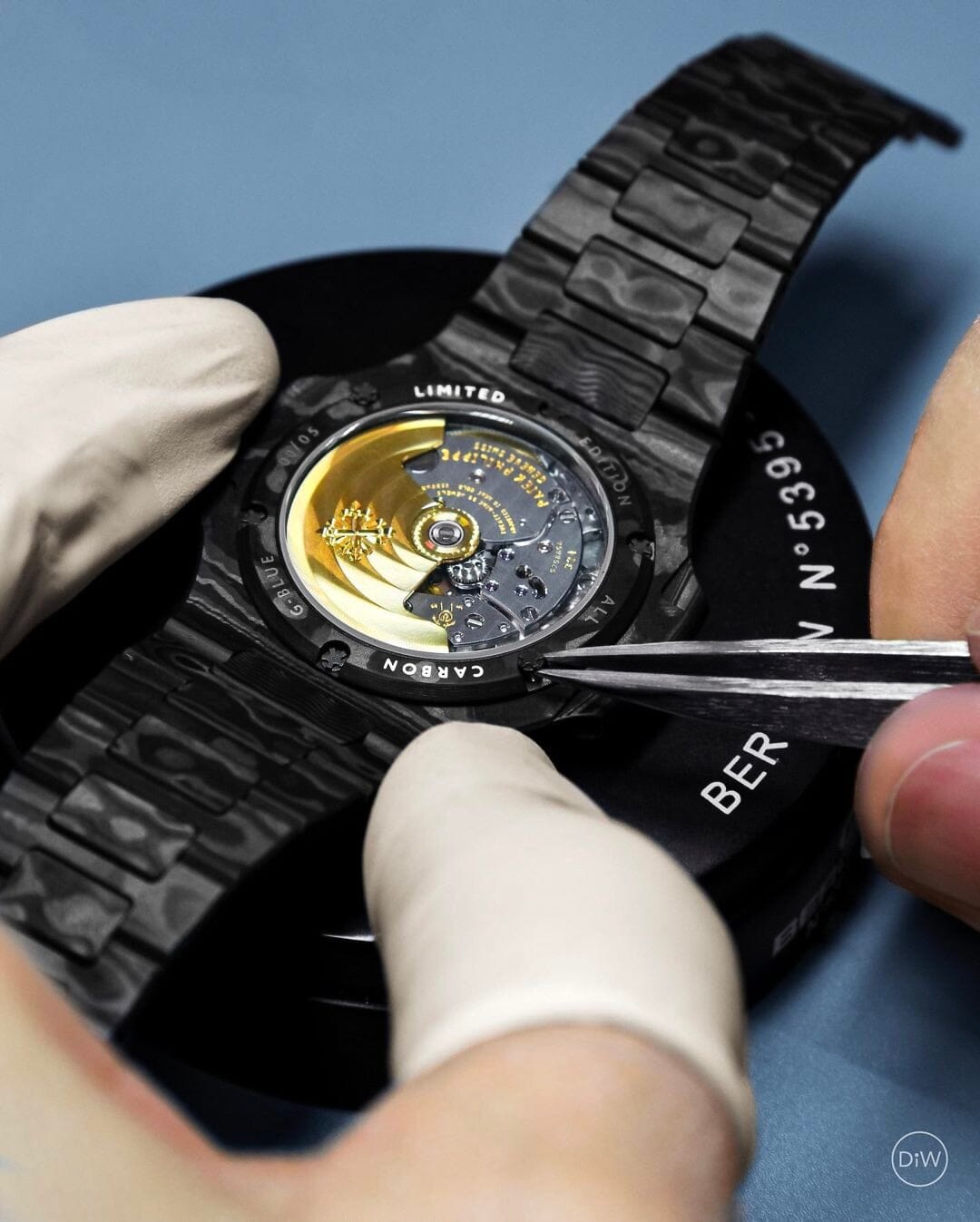 Patek Philippe Nautilus DiW BLACK GRAIL G-BLUE 百达翡丽 DiW 碳纤维鹦鹉螺 5711 黑圣杯 G-BLUE | WORLDTIMER