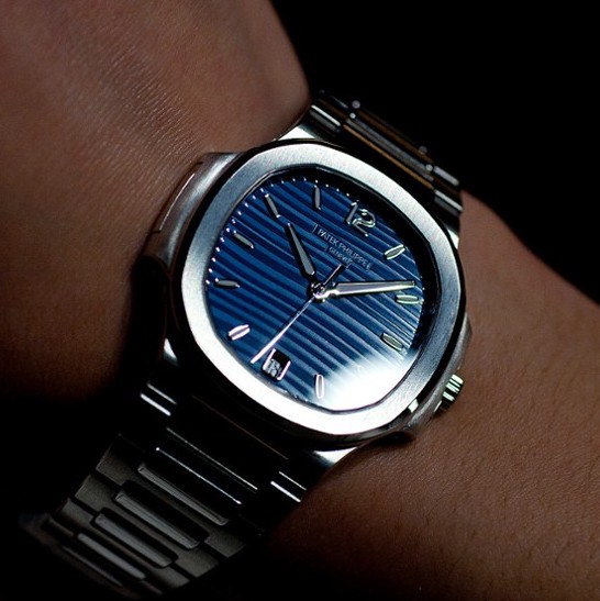 Patek Philippe [NEW][RARE] Ladies NAUTILUS 7118/1A Blue Dial (Retail:HK$185,900) | WORLDTIMER